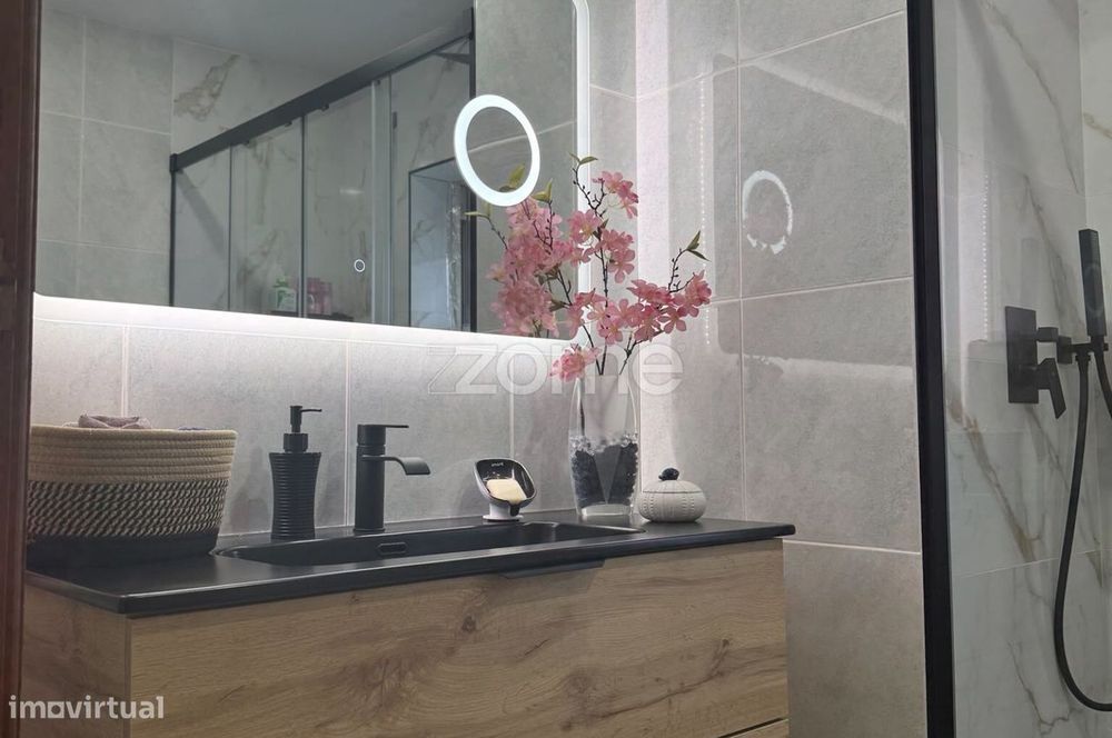 Apartamento T3 com terraço, Castêlo da Maia
