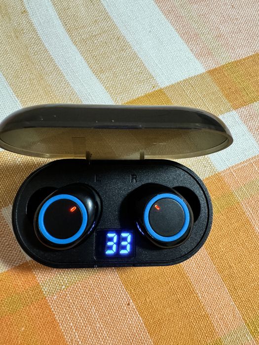 Бездротові блютуз навушники.