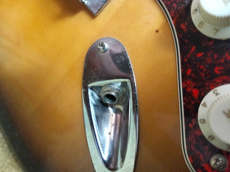 Guitarra Elétrica Squier Strat + Amplificador