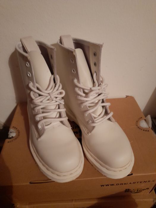 Botas Doctor Dr Martens 1460 Mono branco brancas pele Lace Up Boots 36