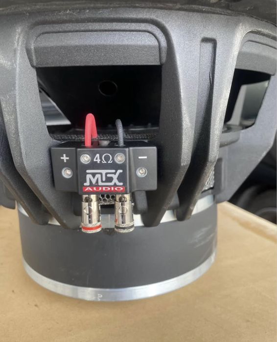 Som de carro muito bom