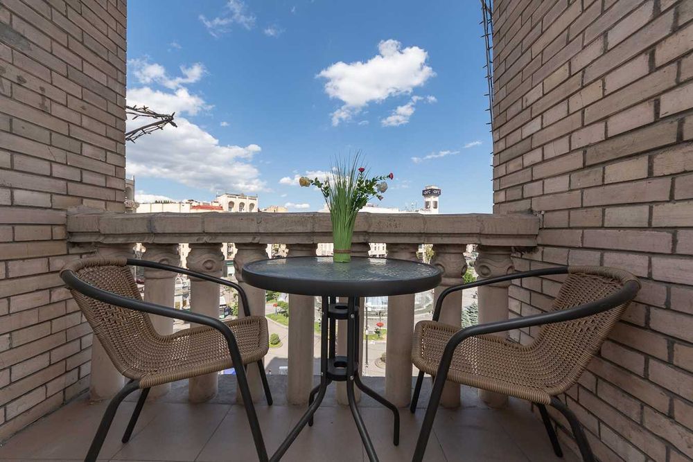 Видова на Майдан Хрещатик, Бориса Гринченко 2