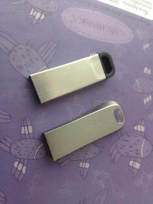 Флешка 64 гб, карта памяти, в идеале