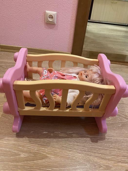 Ліжечко іграшкове для ляльки з лялькою