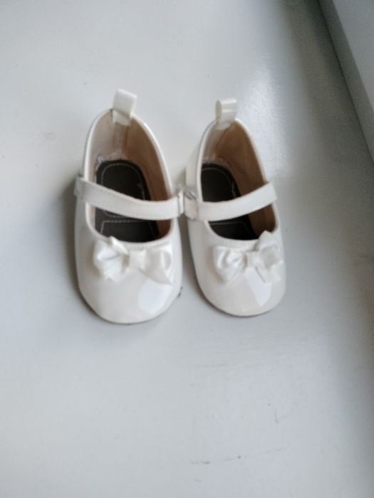 Niemowlęce buciki dla dziewczynki