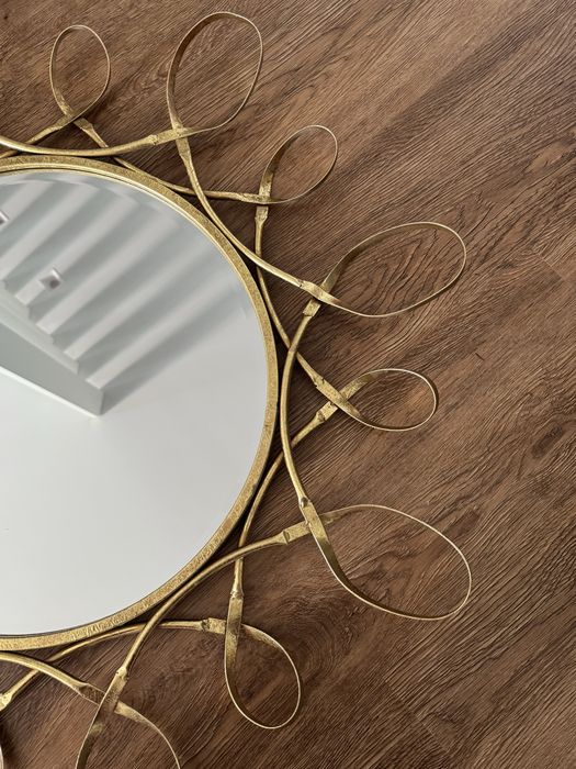 Espelho Decorativo Redondo com Moldura Dourada