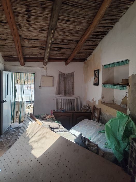 Casuxa em ruina a Odeleite