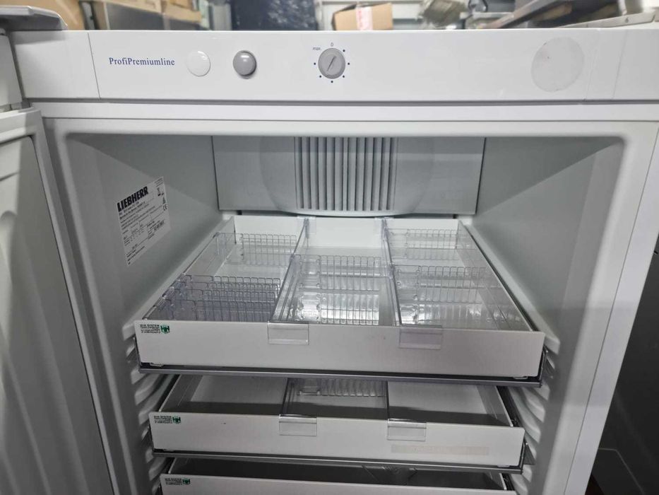 Szafa, chłodziarka farmaceutyczna, laboratoryjna szafowa Liebherr