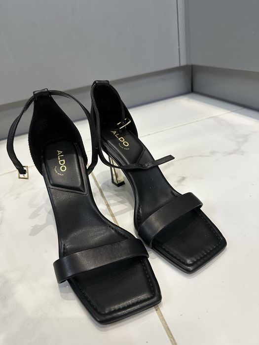 Шкіряні босоніжки Aldo