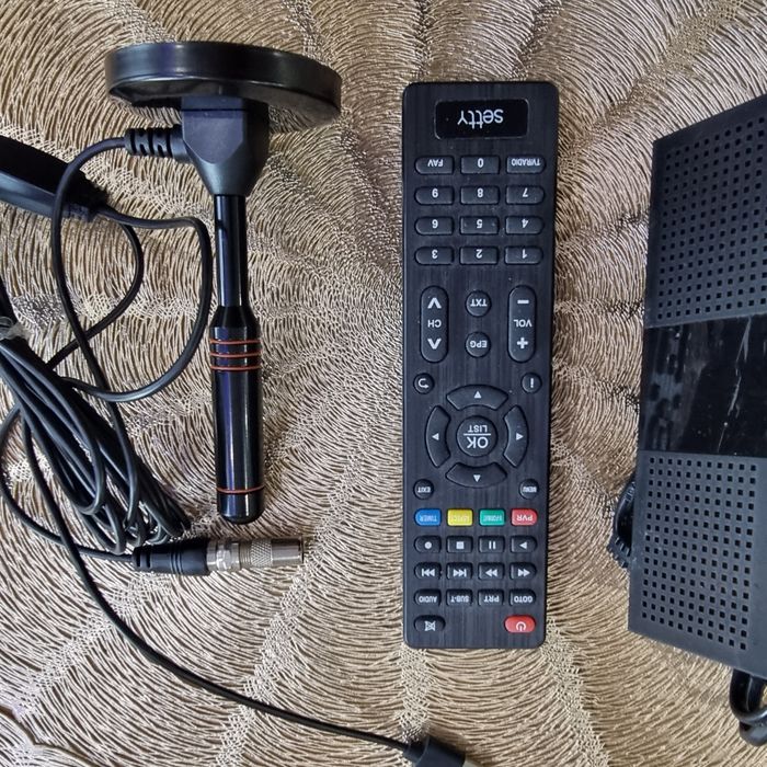 Dekoder i Antena do odbioru naziemnej telewizji cyfrowej DVB-T/DVB-T2