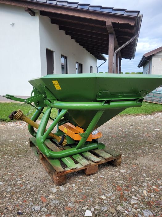 Rozsiewacz Amazone 603