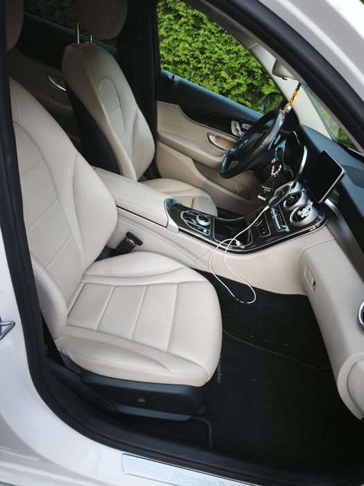 **Mercedes C300 Idealny stan**