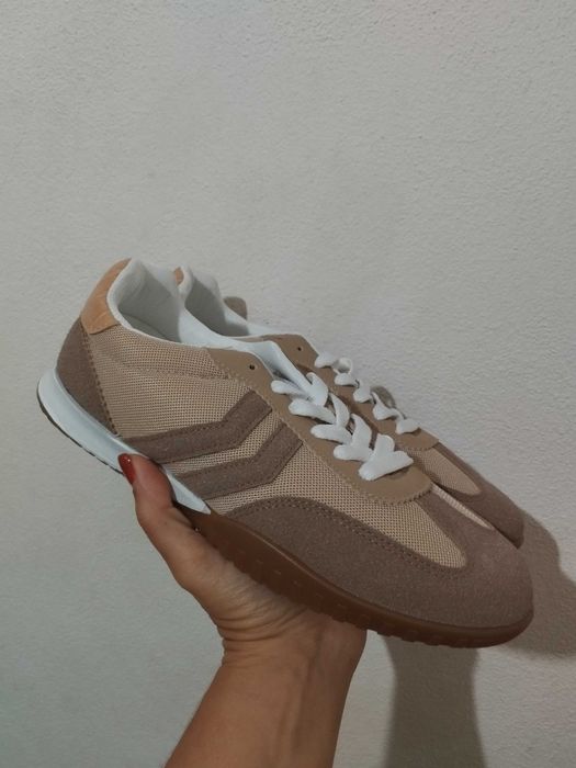 Sapatilhas tons caqui novas