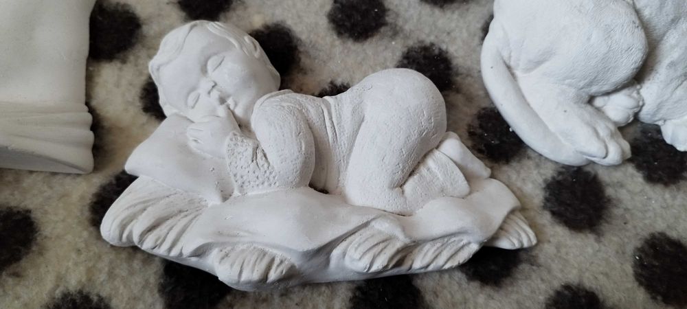 Estatuas religiosas feitas de gesso