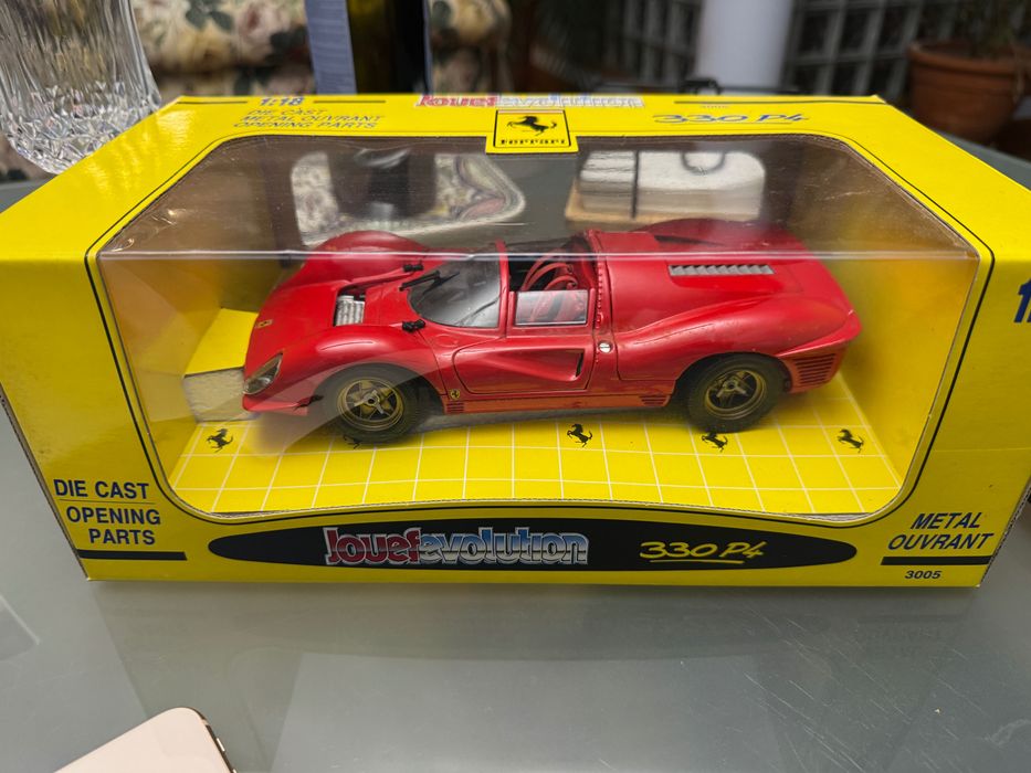 Miniatura 1/18 Ferrai 330 P4 Jouef