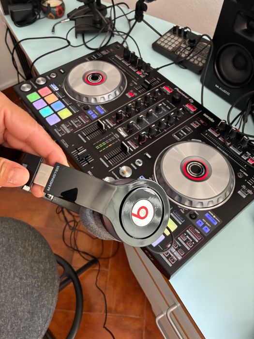 Controladora Pioneer SR2 com tampa, mala e headphones Beats e SEENHEISER