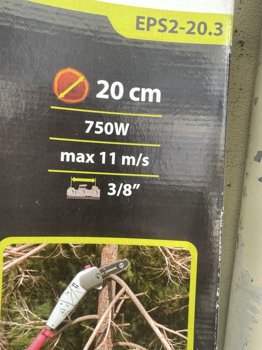 Serra eletrica de podar extensiva.