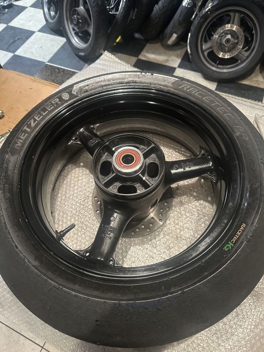 kawasaki zx6r w Twojej okolicy? Sprawdź kategorię Opony i Felgi