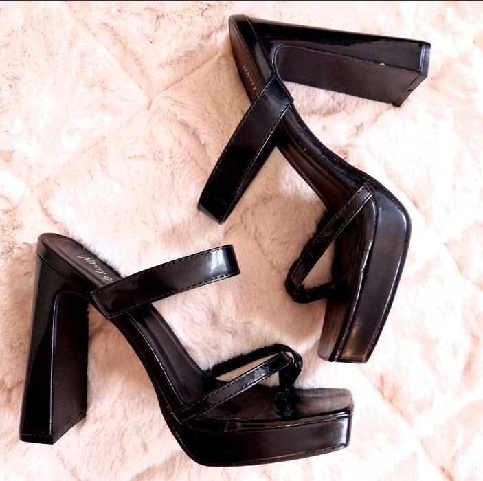 Lakierowane czarne platformy 39 Nasty Gal