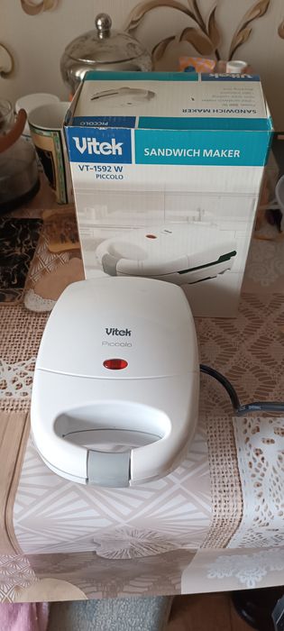 Маленький компактный тостер