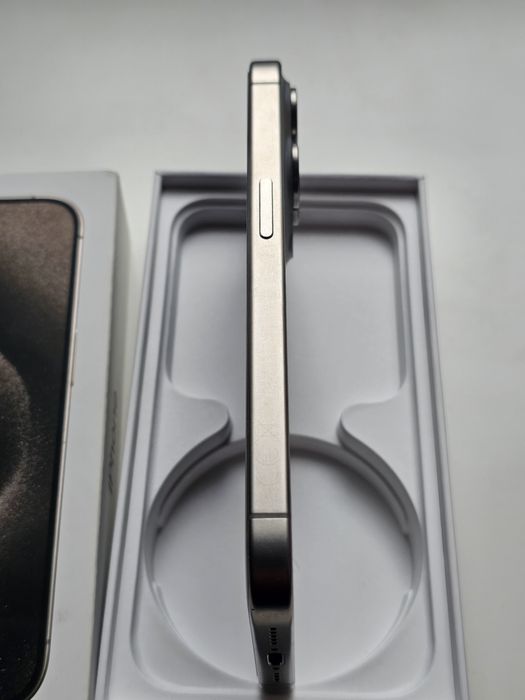 Smartphone Iphone 15 Pro 256 GB (Nowy stan)