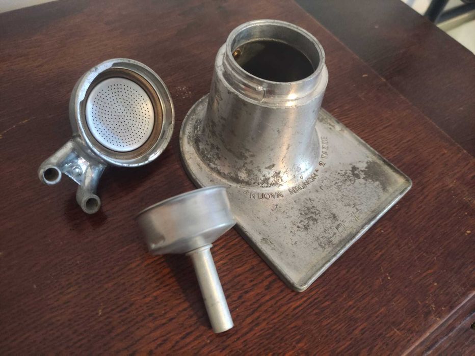 Cafeteira café antiga com duas saídas