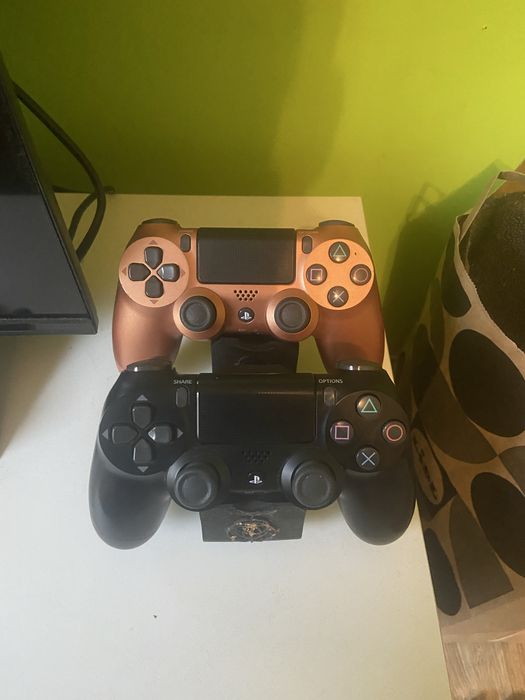 PlayStation 4 Pro 1TB + 2 pady + 3 gry