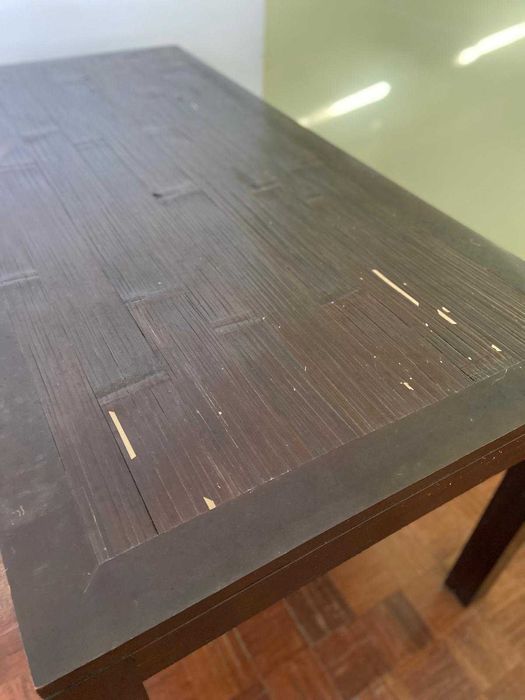 Mesa de madeira de jantar