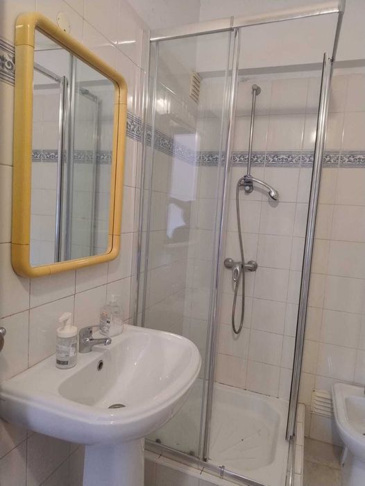 Quartos privativos com casa de banho privativa ou partilhada