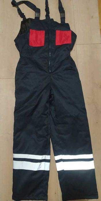 Комбінізон робочий, утеплений, водонепропусний з кишенями.
