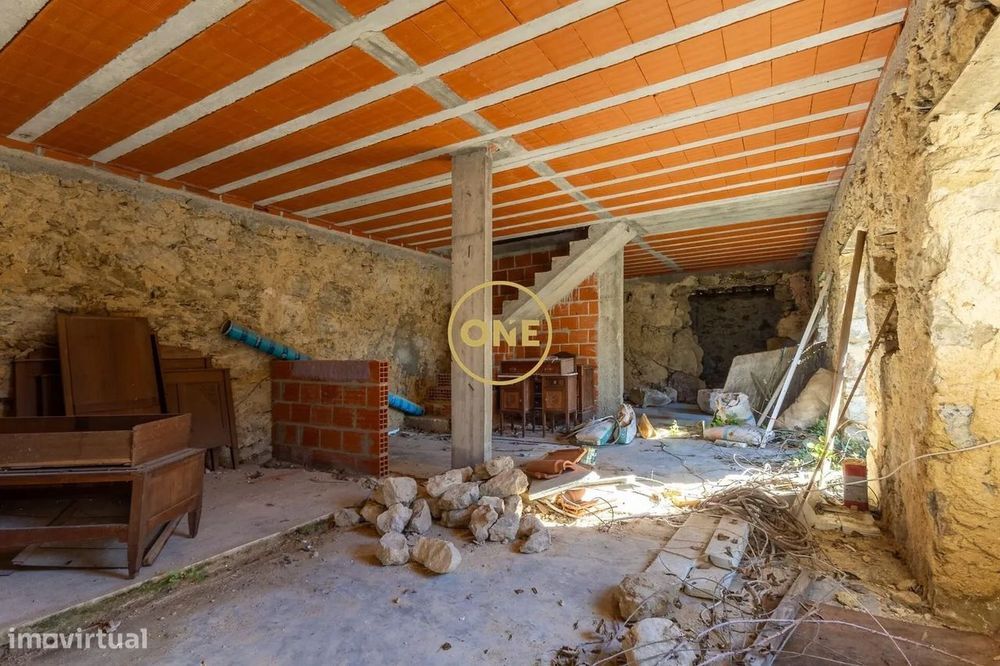 Moradia com Projeto Aprovado e Licença a Pagamento