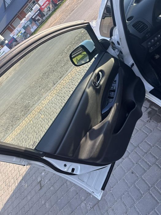 Продам Nissan Leaf