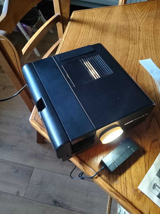 Rzutnik slajdów REVUE