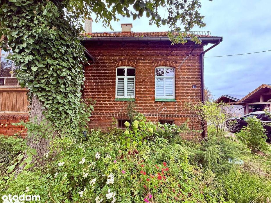 Dom ze stawem, fotowoltaiką i szybkim dojazdem do Gdańska