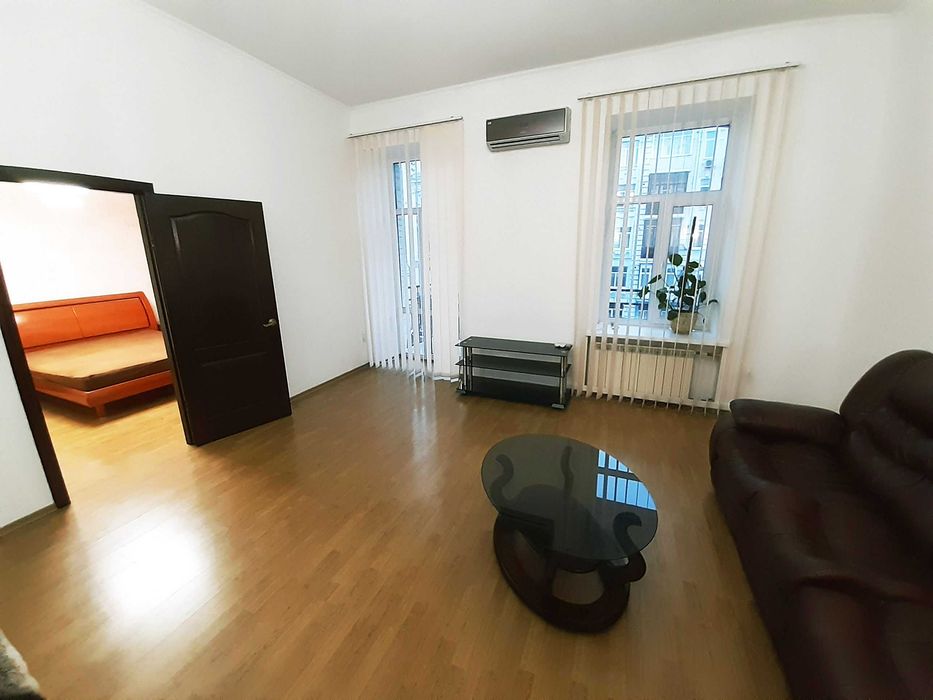 Без комісії. Оренда 3к квартири в Центрі, 130м2, вул. Шота Руставелі 34, метро Палац спорту, Площа Українських Героїв.
