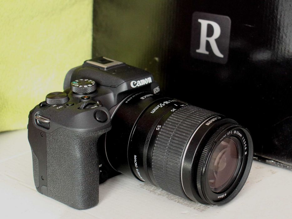 Продам цифровий бездзеркальний фотоапарат Canon R10
