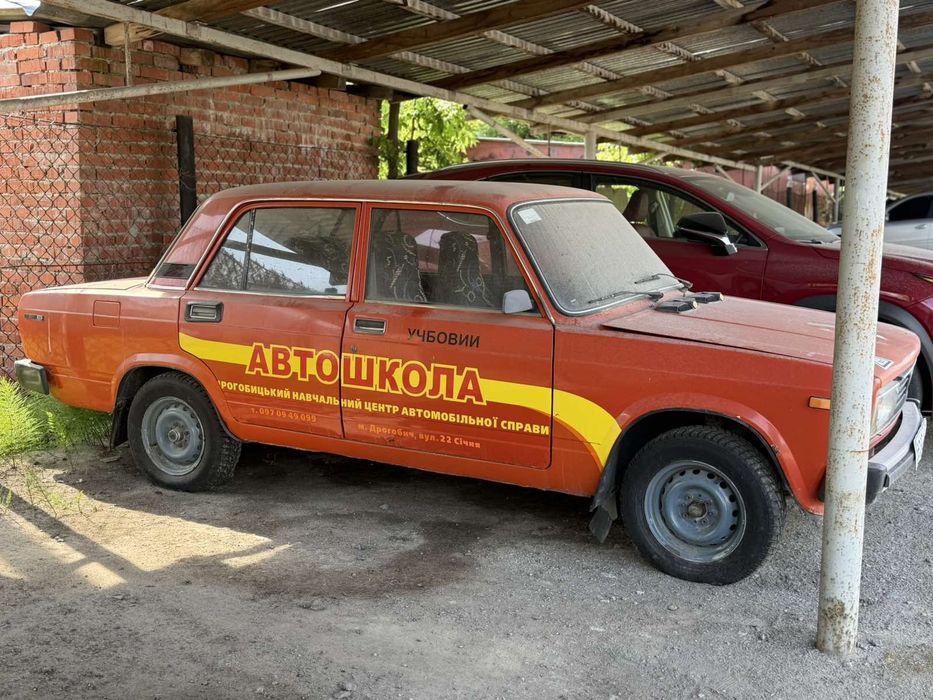 Автомобіль ВАЗ 2105