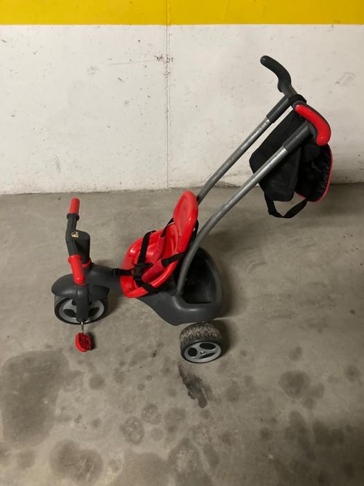 Triciclo com pedais