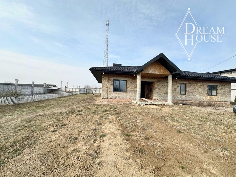 Продаж недобудованого будинку з гаражем для Фури