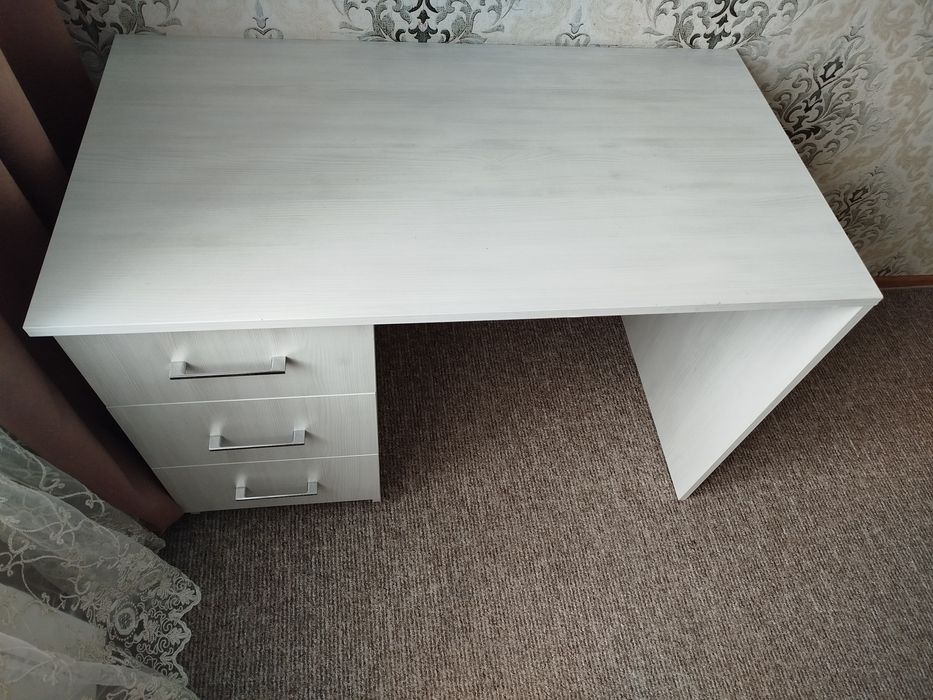 Продам письмовий стіл