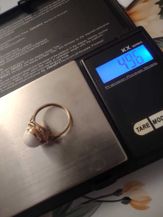 Złoto 585 stary pierścionek biały koral