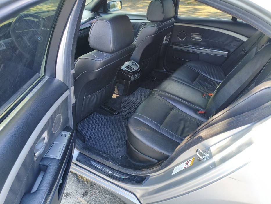 BMW    E65    735i