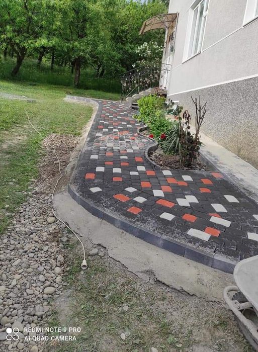 Укладання тротуарної плитки