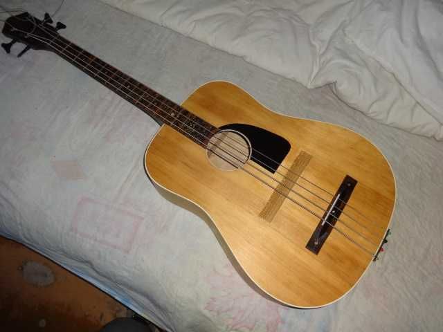 бас гитара Cremona aкустическая