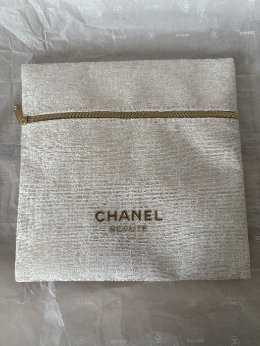 Chanel kosmetyczka ecru beżowa ze złotą nitką