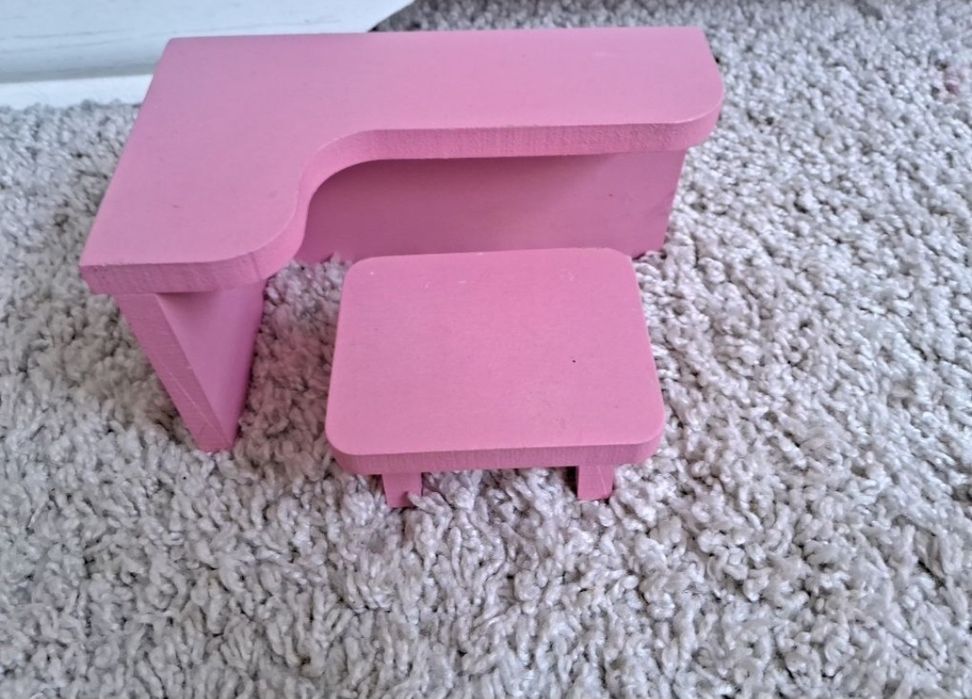 Деревянная мебель в дом для Барби.Стол и стул