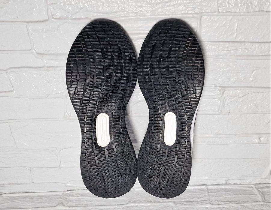 Бігові кросівки Adidas (40 розмір)