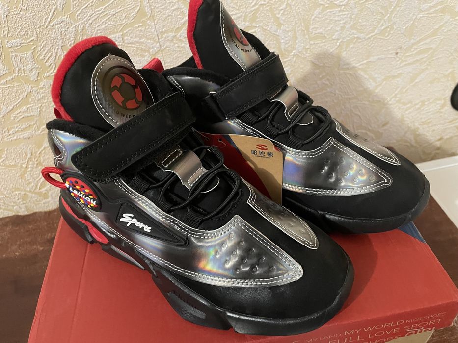 Кросівки осінь