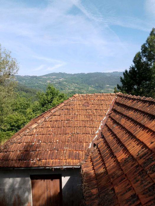 Vende-se Casa em Pedra com terreno - Celorico de Basto