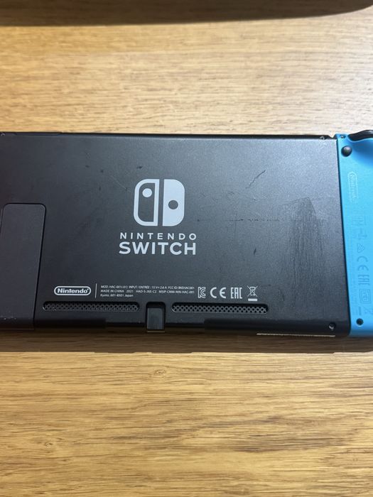 Nintendo switch - czerwono-niebieskie